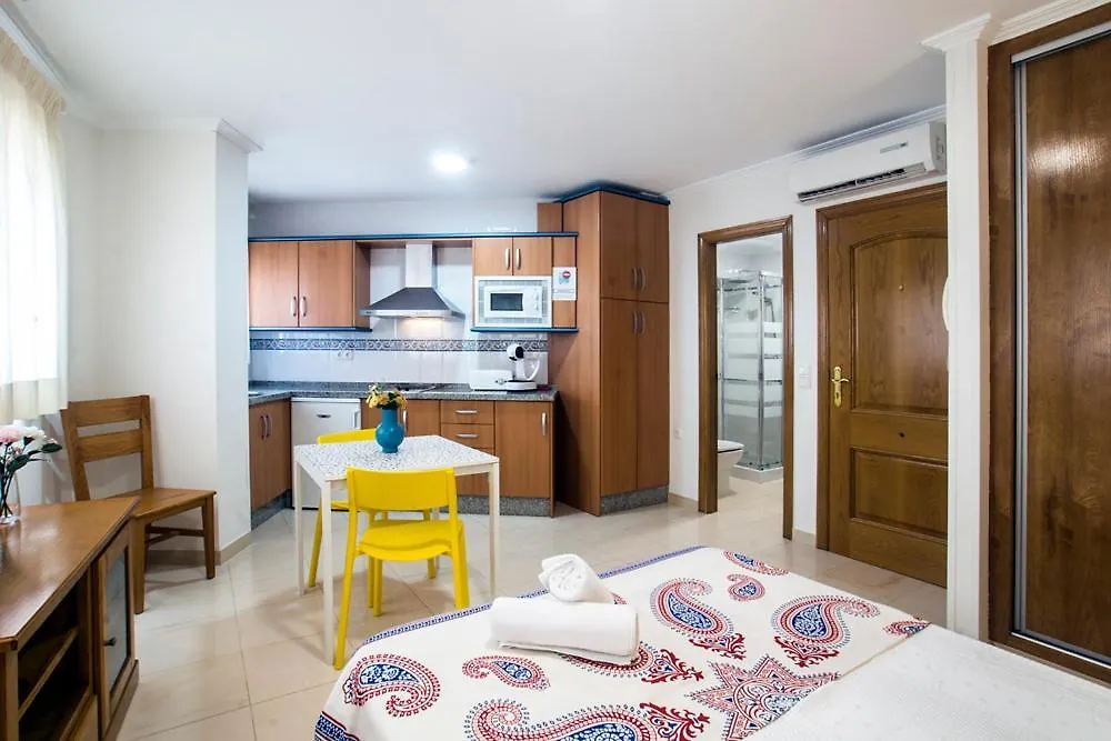 アパート Apartamentos Amat - Only Adult - Playa El Bajondillo トレモリノス スペイン