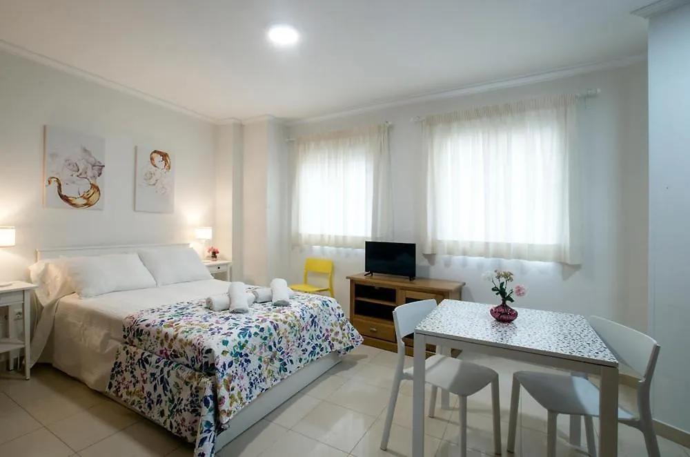 Apartamentos Amat - Only Adult - Playa El Bajondillo トレモリノス スペイン